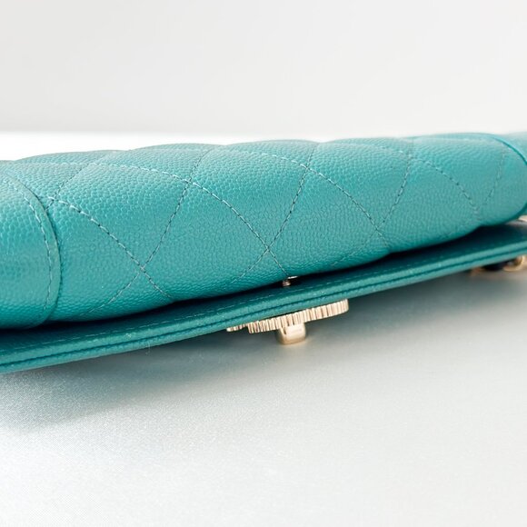 CHANEL Teal Quilted Leather Bag - Picture 7 of 16